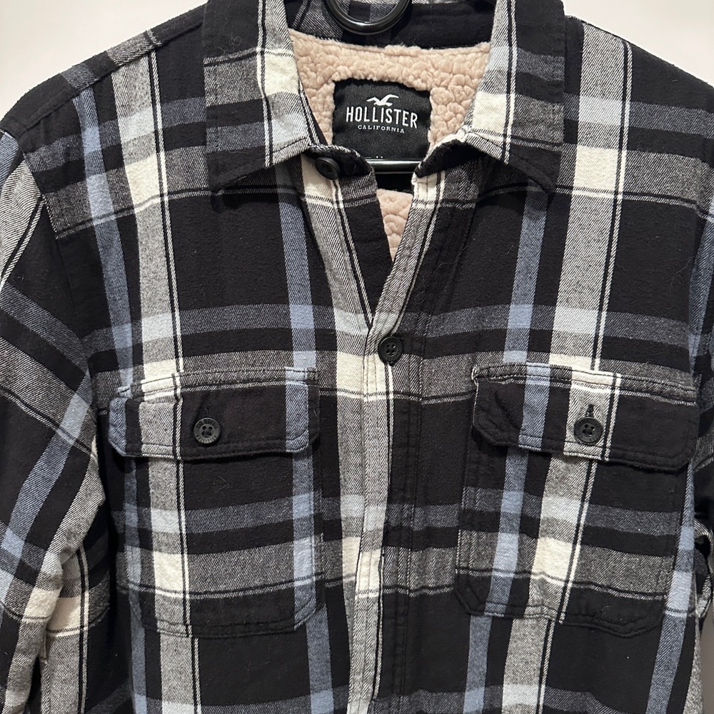 Hollister Black/White/Blue Plaid Fleece Lined Shirt Jacket - Picture 2 of 4
